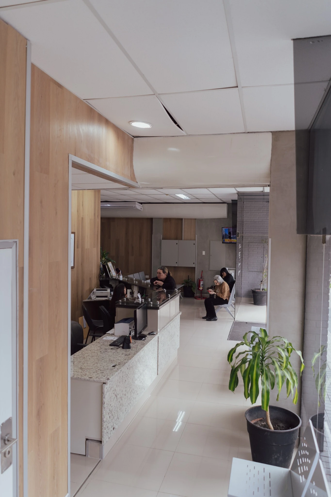 Recepción y sala de espera del Centro Oncológico del Litoral